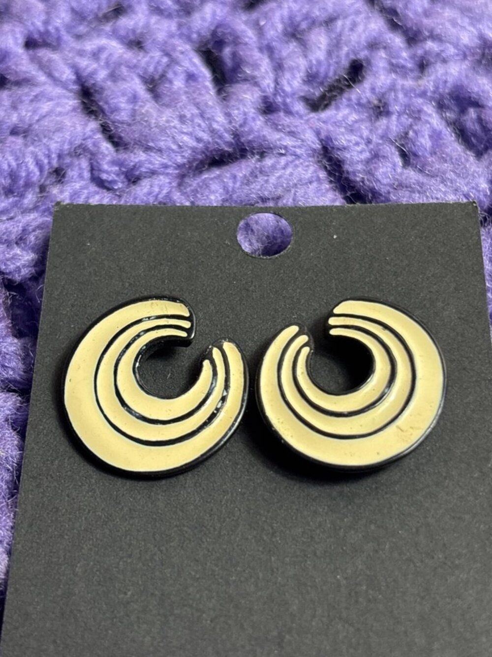 Black Cream Enamel Abstract Circle Stud Earrings 0.75 inch